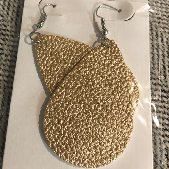 NWT Set of 3 Earrings - Picture 3 of 4